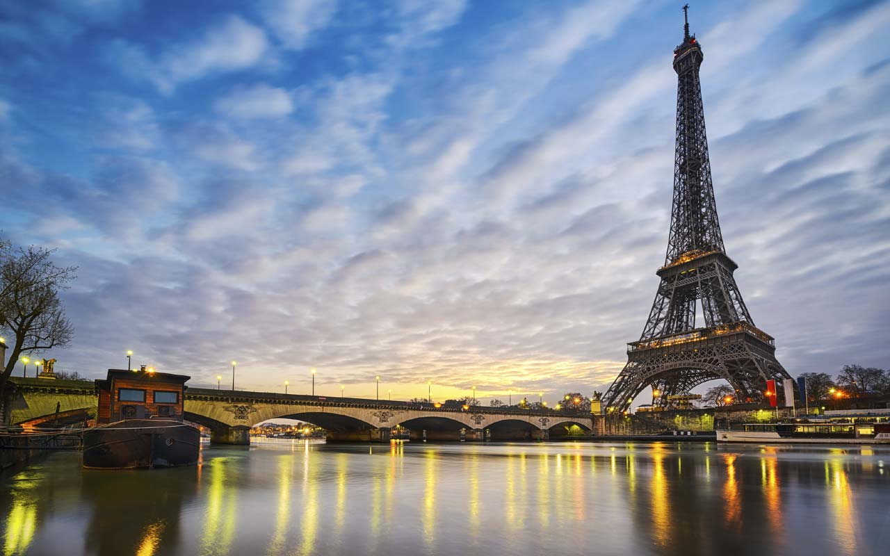 Eiffel Tower - a dream, shocking and French heritage Eiffel Tower - a dream, shocking and French heritage