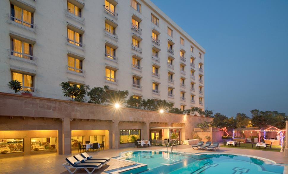 Boutique Hotels Near Taj Mahal Makemytrip Blog Just Two Kilometres From The Taj Mahal Mansingh Palace Offers A Breathtaking View Of This Iconic Monument You Can Step Out On Your Room S Balcony At