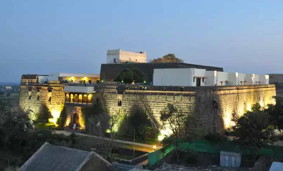 hotel fort jadhavgadh