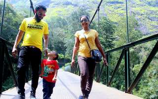 family-trip-to-kerala