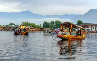floating-post-office-srinagar