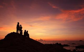 5 Holidays Under 10K this April