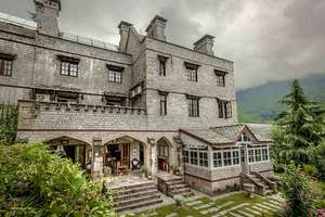 Best-Hotels-to-Celebrate-A-White-Christmas