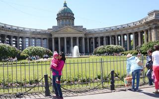 russia-with-kids-kazan-cathedral-kids