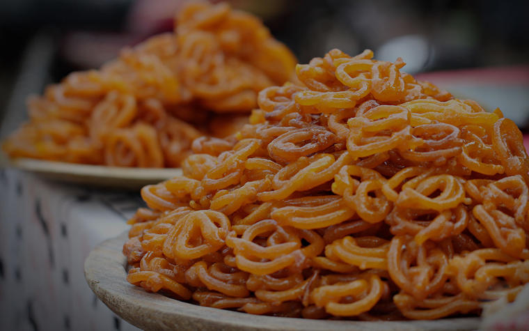 Top 10 Famous Dishes of Delhi | MakeMyTrip Blog